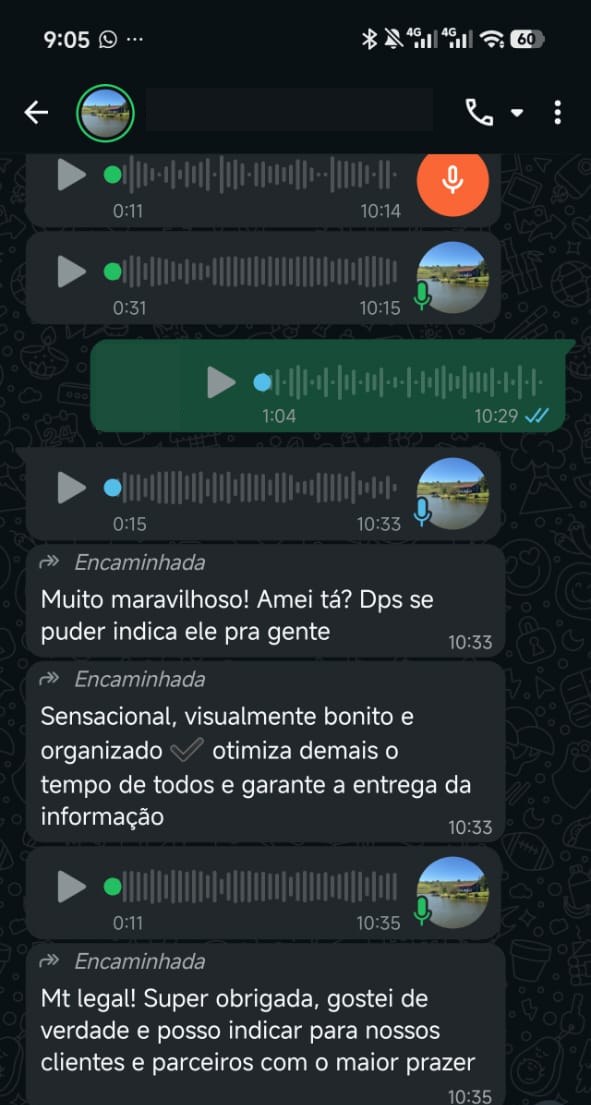 Print de conversa de WhatsApp: uma hóspede da Casinha do Lago encaminha elogios ao guia, escrevendo 'Muito maravilhoso! Amei tá?', 'Sensacional, visualmente bonito e organizado, otimiza demais o tempo de todos e garante a entrega da informação' e 'Mt legal! Super obrigada, gostei de verdade e posso indicar para nossos clientes e parceiros com o maior prazer'.